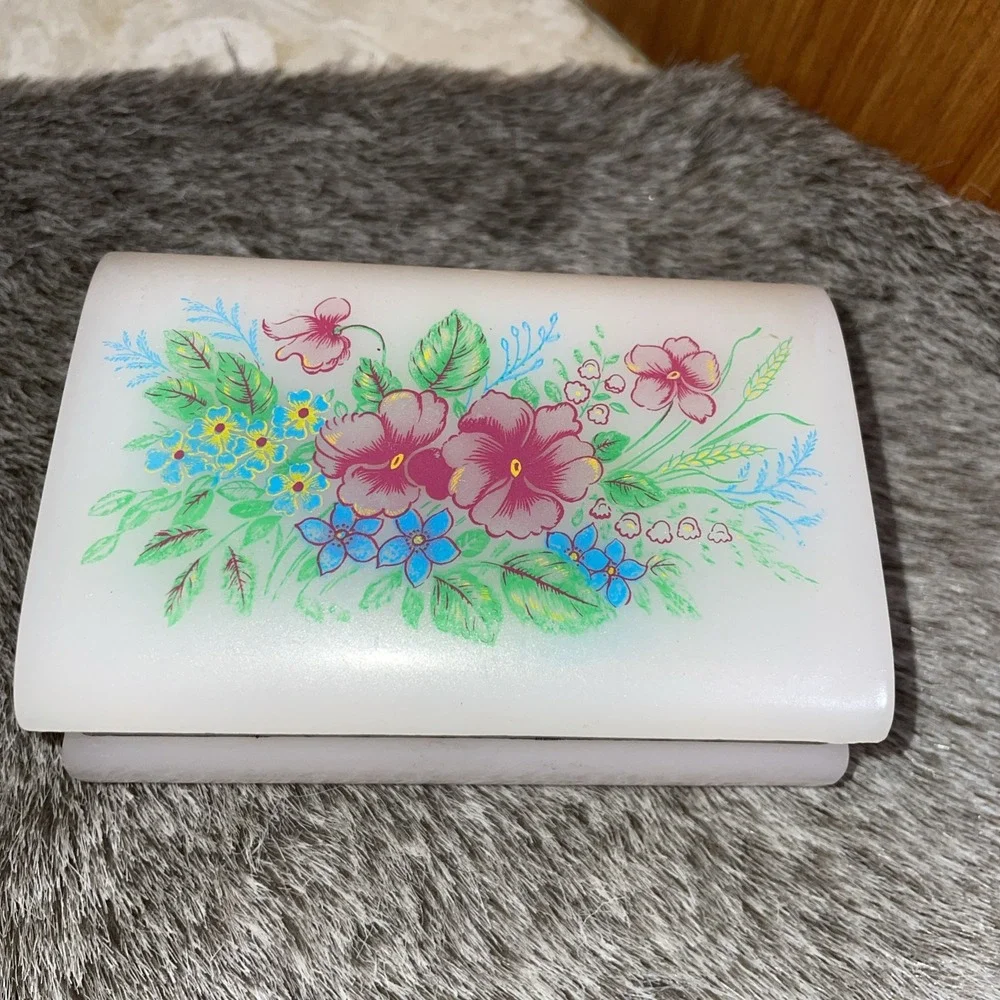 1984 Vintage Pink Lucite Acrylic Cosmetic‎ Trinket Jewelry Box with Flowers